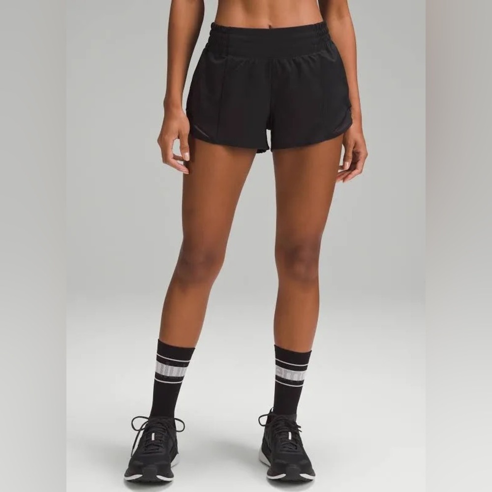 Lululemon hotty hot 2.5” shorts black 6